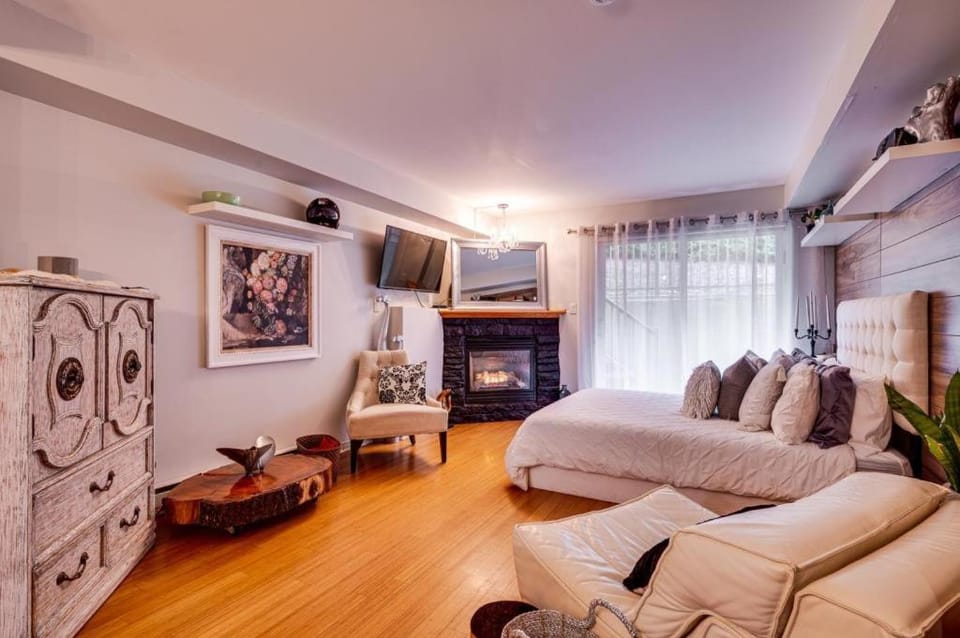 Cozy Loft in the Heart of St-Sauveur Village! Apartment in Saint-Sauveur