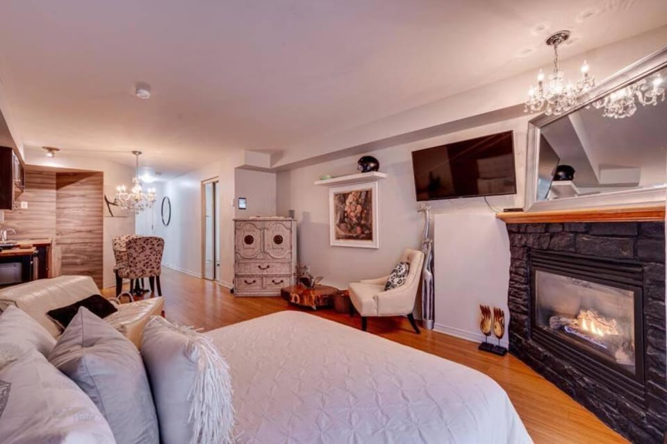 Cozy Loft in the Heart of St-Sauveur Village! Apartment in Saint-Sauveur