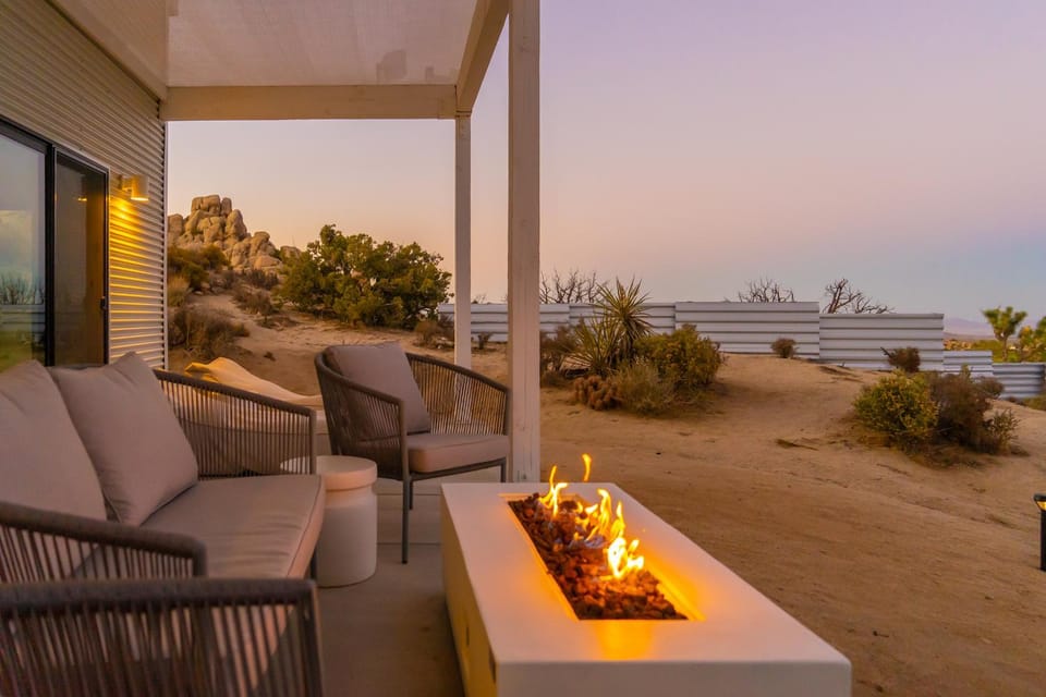 Natural landscape, Balcony/Terrace, Seating area