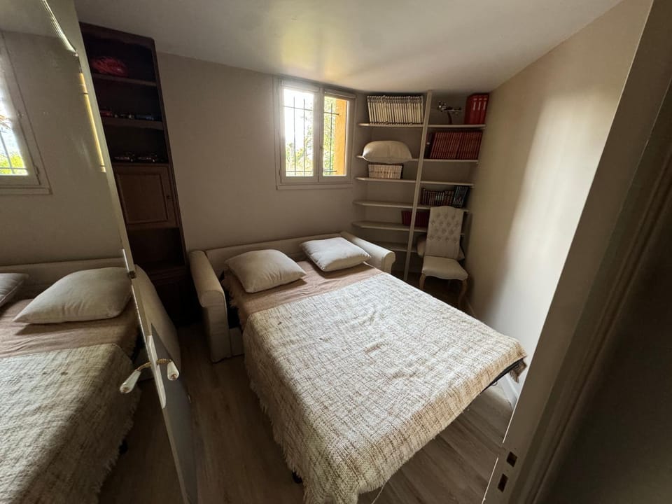 Villa vue panoramique, 6 chambres, climatisation, piscine chauffée Villa in Espalion