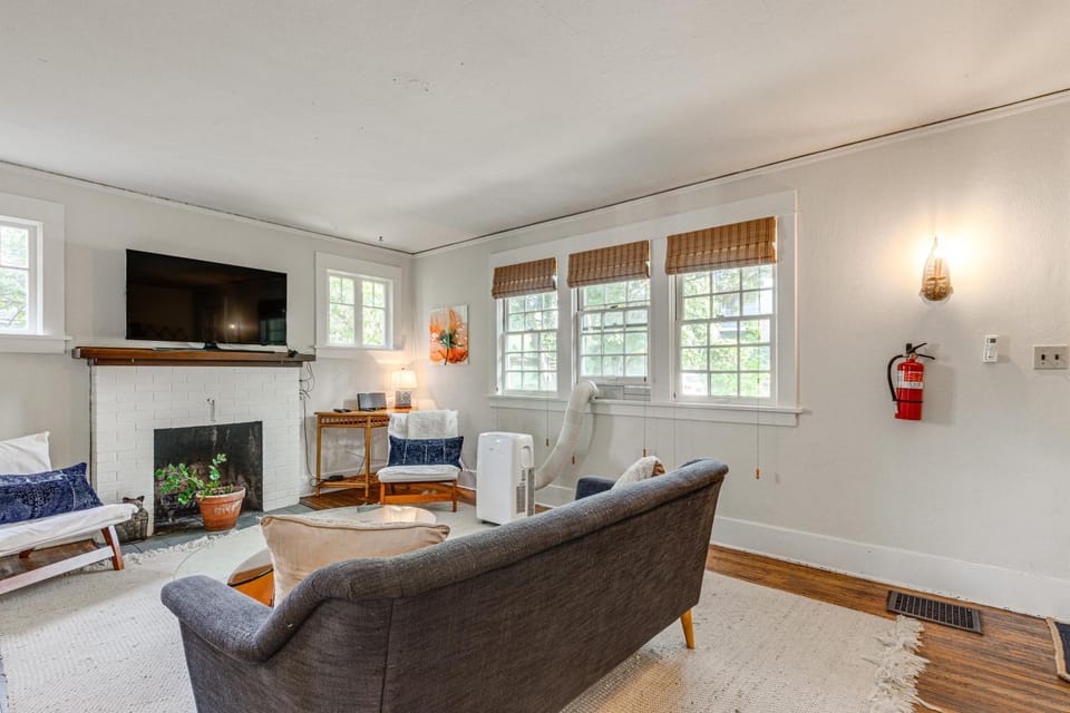 Dog-Friendly 'Columbia Cottage' in Hood River! House in Hood River