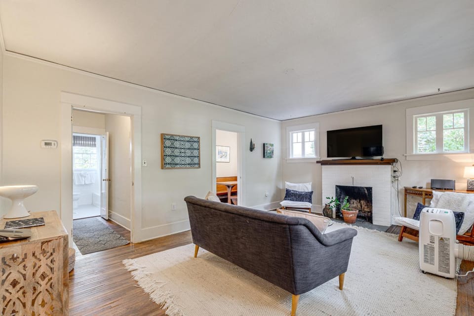 Dog-Friendly 'Columbia Cottage' in Hood River! House in Hood River