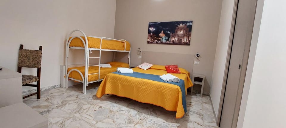 Bedroom, bunk bed