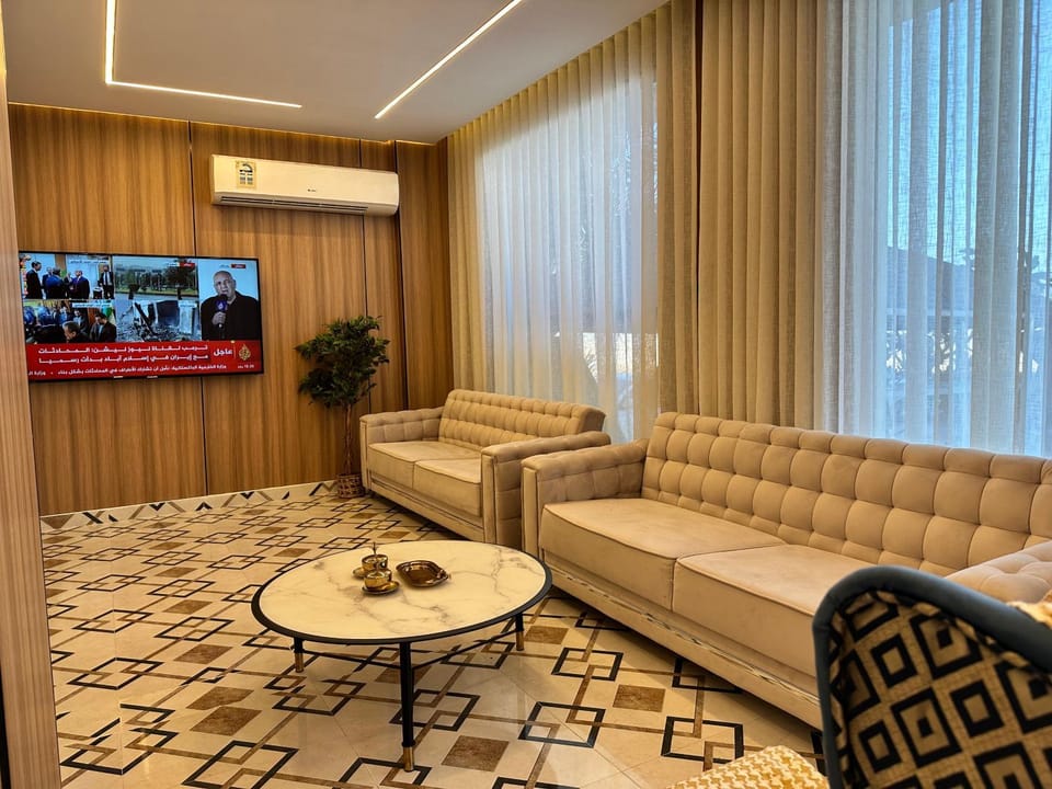 Communal lounge/ TV room, TV and multimedia, Lobby or reception, Seating area, air conditioner