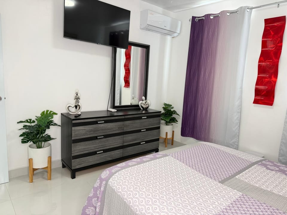 Casa Mi Luz - Family-Friendly 3BR Stay with Parking & Self Check-in House in Carolina