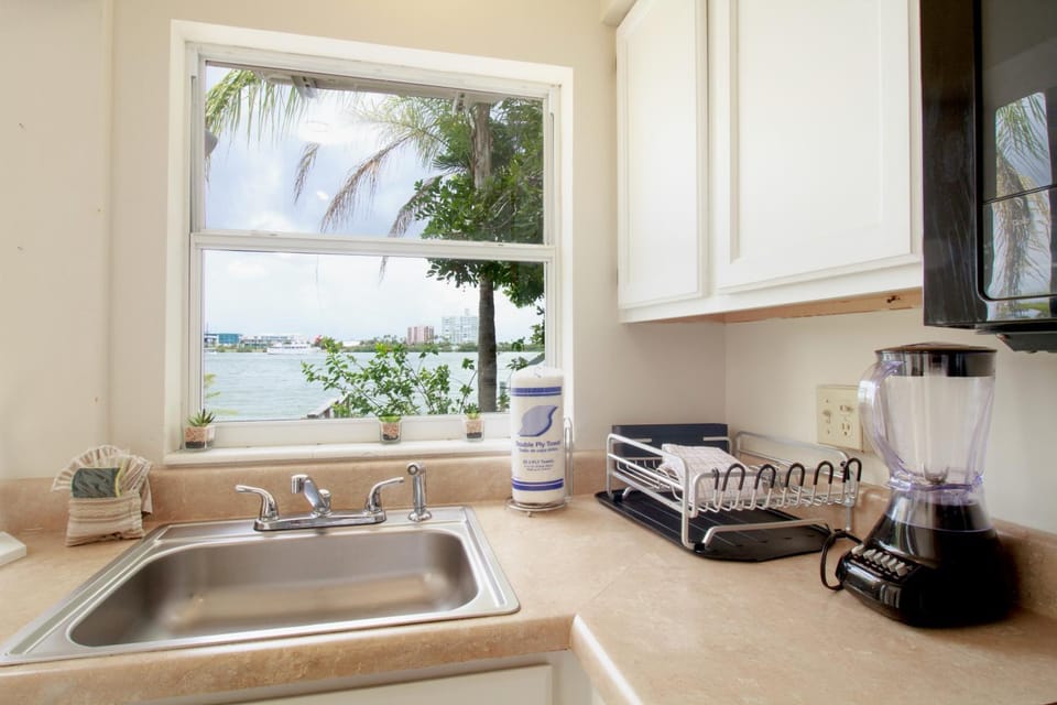 Bay Watch #1 - Weekly Beach Rental Apartment in Clearwater Beach