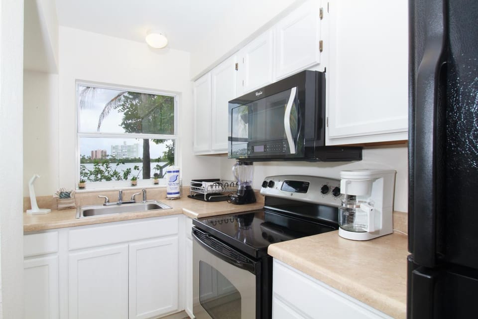 Bay Watch #1 - Weekly Beach Rental Apartment in Clearwater Beach