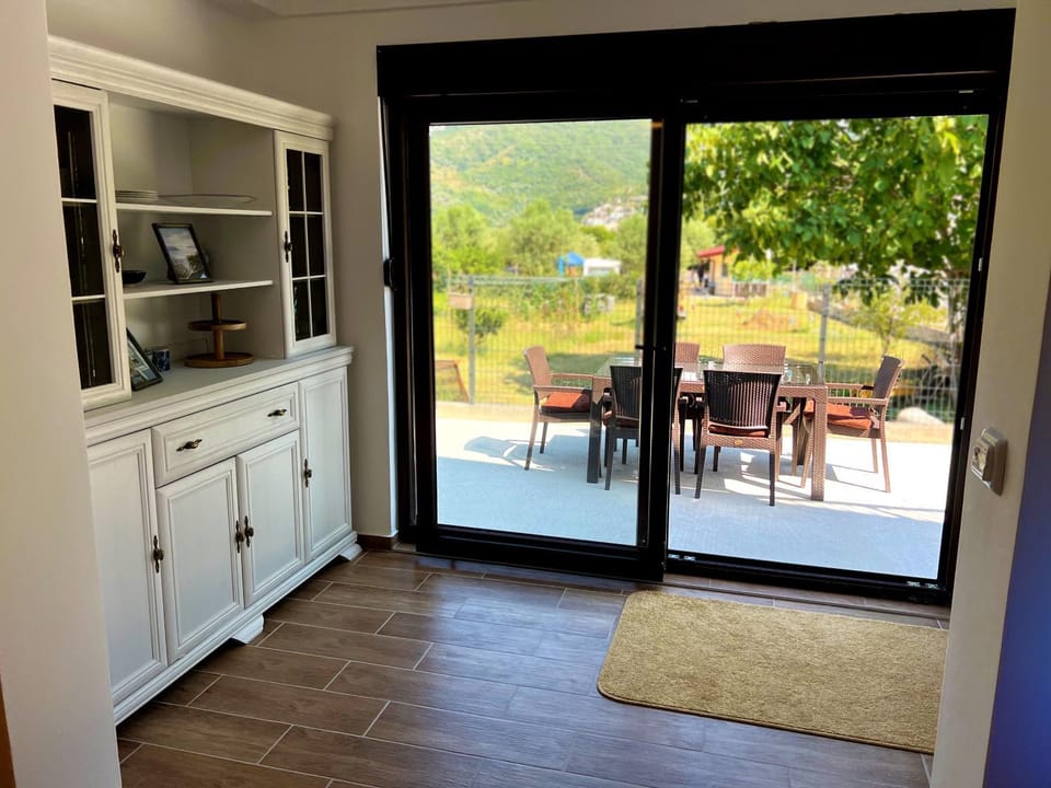 Villetta Monte - 3 minutes walk from the sea House in Kotor Municipality