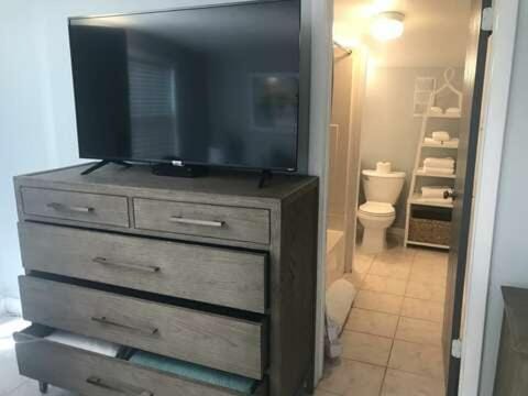 Beachcomber Beach Casita - Steps to The Sand! Apartment in Clearwater Beach