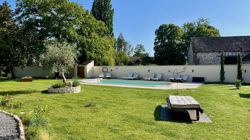 Natural landscape, Garden, Garden view, Pool view, Swimming pool, sunbed