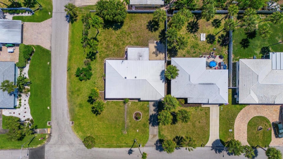 Paradise Corner - Monthly Beach Vacation Rental! House in Clearwater Beach