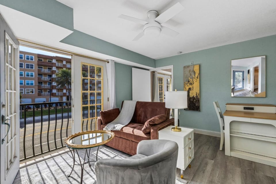 ☀️Sunset Corner - Beach View Suite | Heated Pool • Across from Beach ➠ 16333 Gulf Blvd 215 House in North Redington Beach