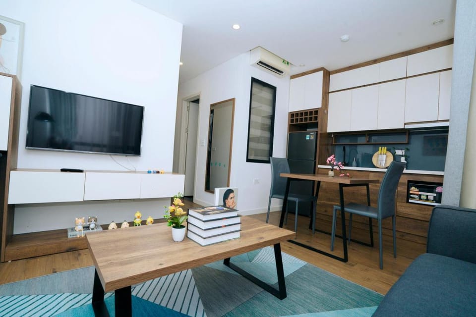 TV and multimedia, Living room, Seating area, Dining area, kitchen