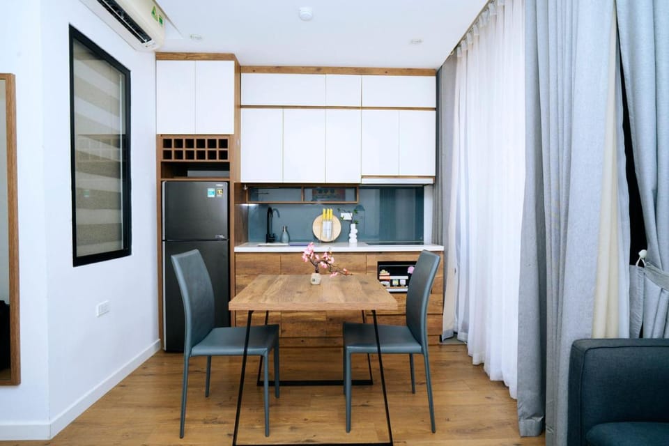 Dining area, kitchen