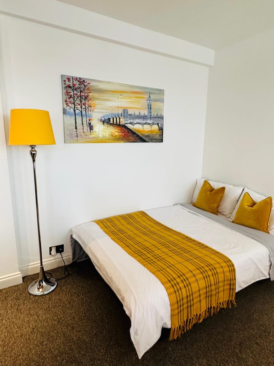 Photo of the whole room, Bedroom