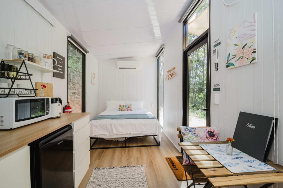 Bed, Kitchen or kitchenette, Dining area