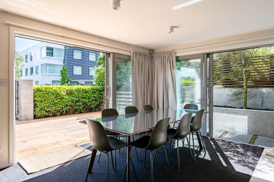 Queenstown Central, Walk to Town, Garage, BBQ Apartment in Queenstown