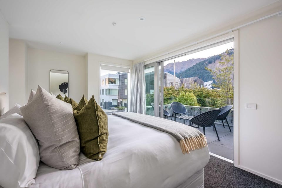 Queenstown Central, Walk to Town, Garage, BBQ Apartment in Queenstown