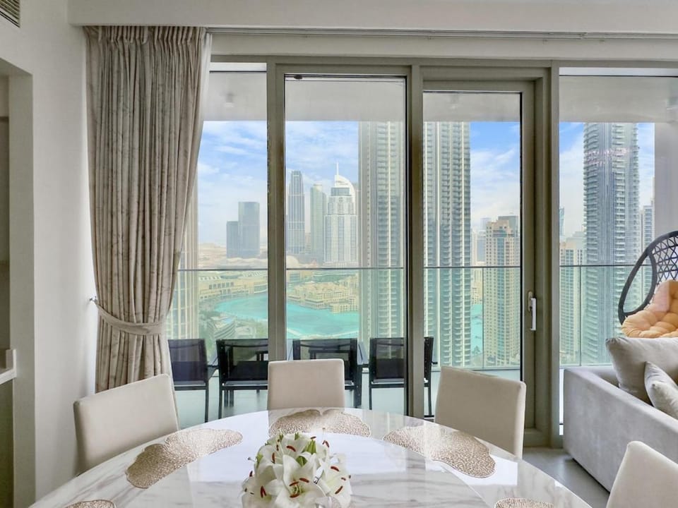 Incredible View - Fountain show - 4BR - PS5 and Games Apartment in Dubai