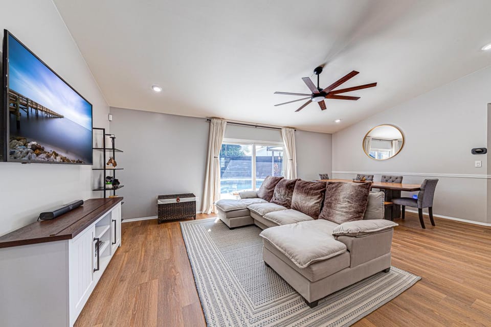 Communal lounge/ TV room