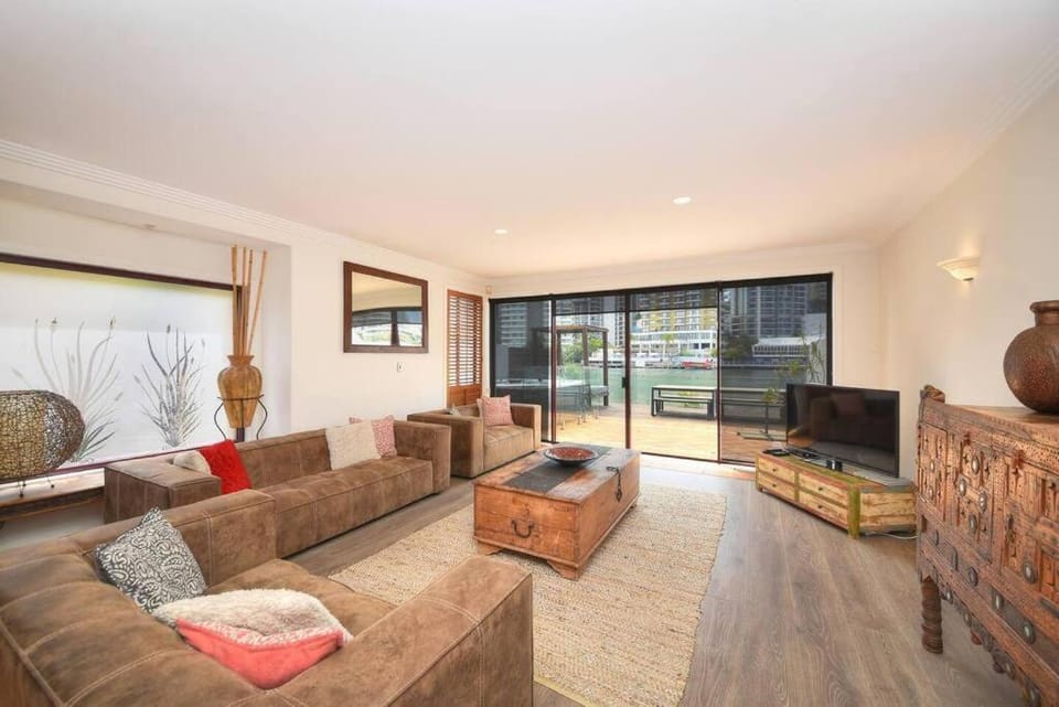 Surfers Reflections Amazing views from your spa! Villa in Surfers Paradise