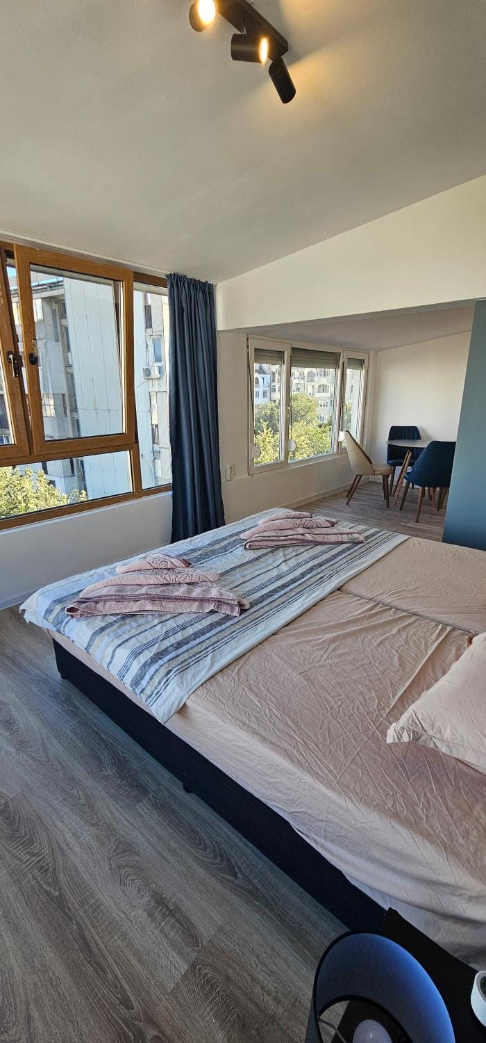 Bed, Photo of the whole room, Bedroom
