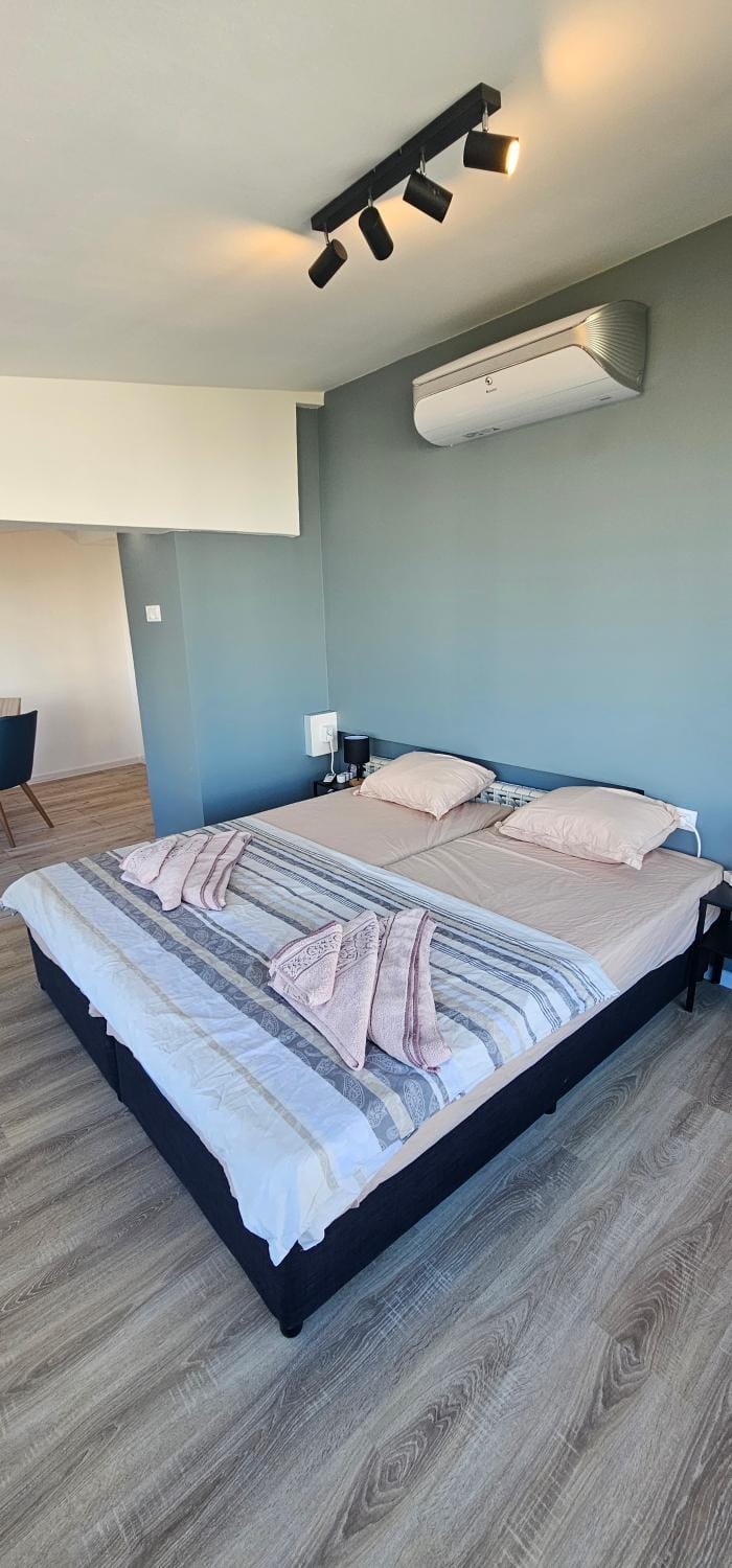Photo of the whole room, Bedroom, air conditioner