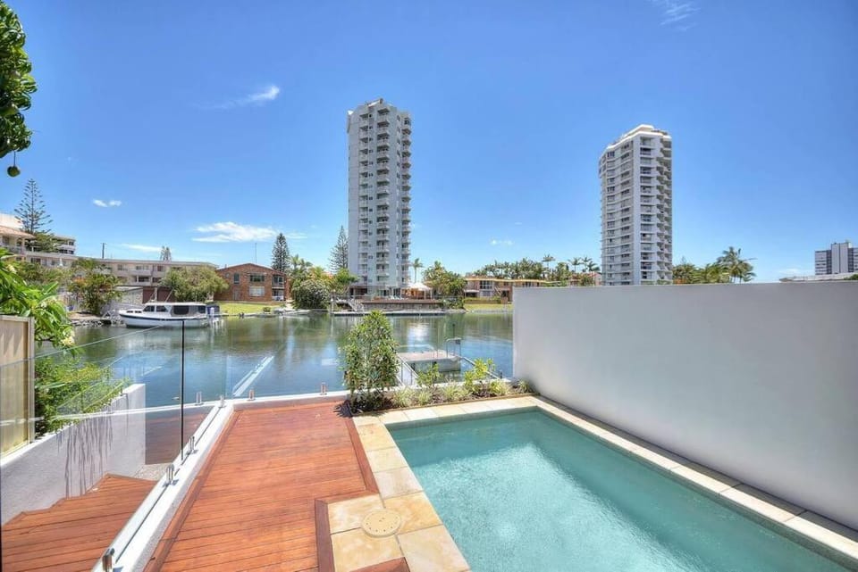 Bliss On Paradise Island Villa in Surfers Paradise