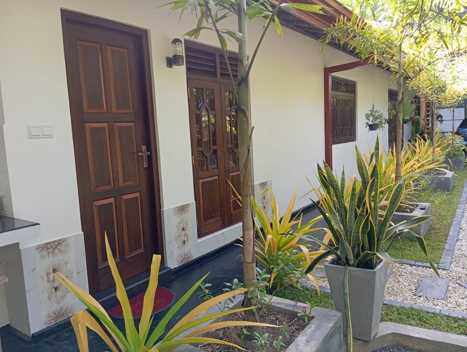 Happy Stay Mirissa Bed and Breakfast in Mirissa