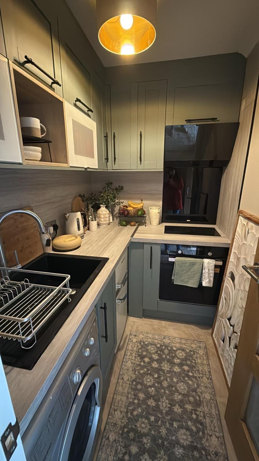 Milton Keynes Central Flat with Full Kitchen, Large Bed, Park View & Lots of Parking by MK City Centre, Shops, Malls, Restaurants, Attractions, Near Hospital SELF-CHECKIN Apartment Apartment in Milton Keynes