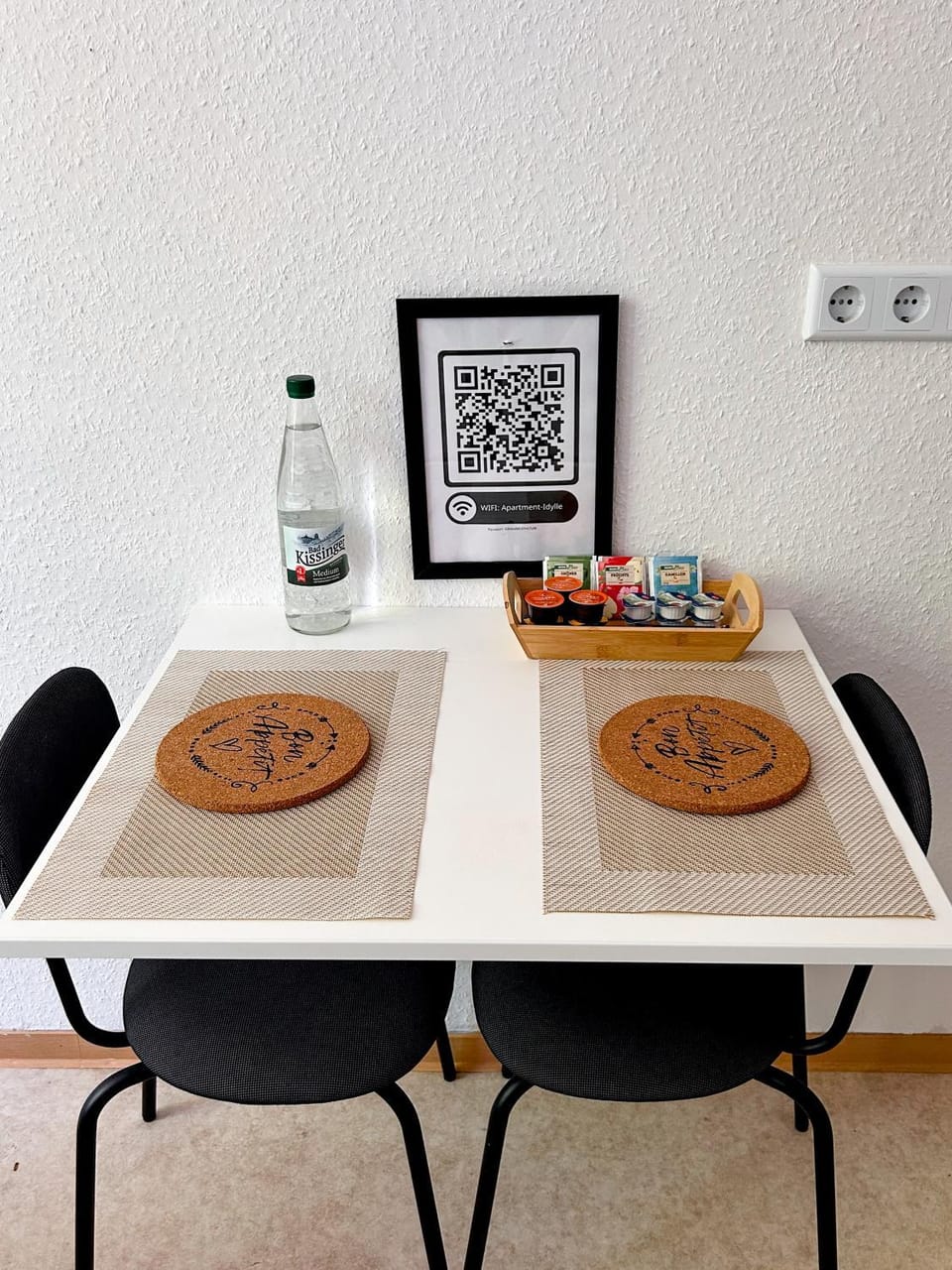Coffee/tea facilities, Dining area