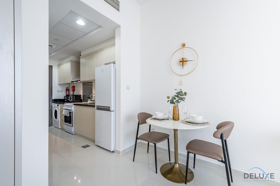 Kitchen or kitchenette, Dining area, oven, stove, washing machine