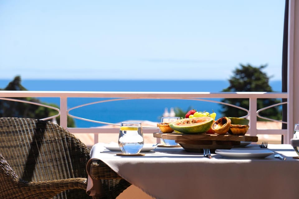 Natural landscape, View (from property/room), Balcony/Terrace, Seating area, Sea view, Breakfast, Dinner