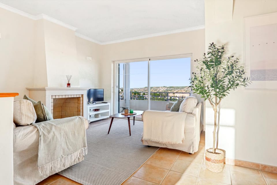 TV and multimedia, Living room, Seating area, Evening entertainment