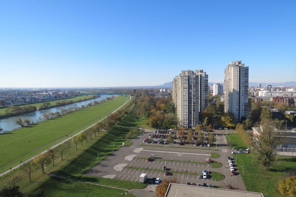 Property building, Neighbourhood, Natural landscape, City view, River view, Location