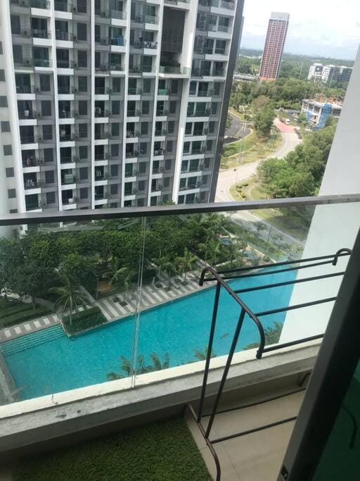 Cozy Cybersquare Apex Pool View Free Parking With Wifi & Netflix 162 Apartment in Selangor, Malaysia