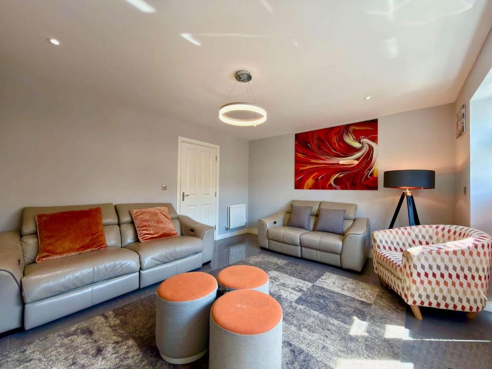 Ideal 4 Bedroomed House in Bicester House in Cherwell District