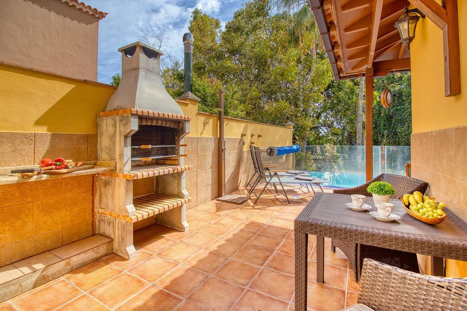 Off site, BBQ facilities, Balcony/Terrace