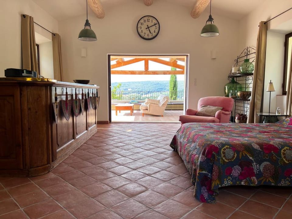 Les Noyers Bed and Breakfast in Provence-Alpes-Côte d'Azur
