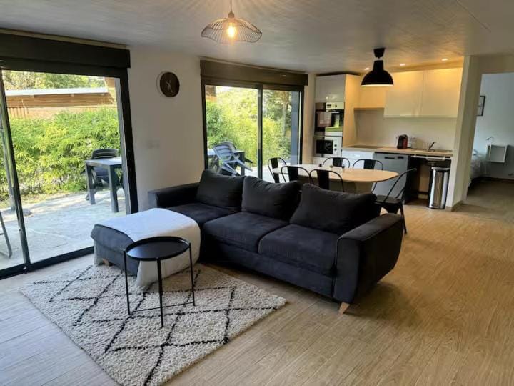 Kitchen or kitchenette, Seating area, Dining area