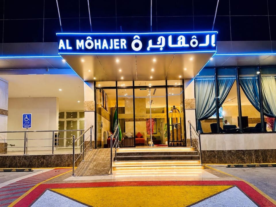 Facade/entrance, Night