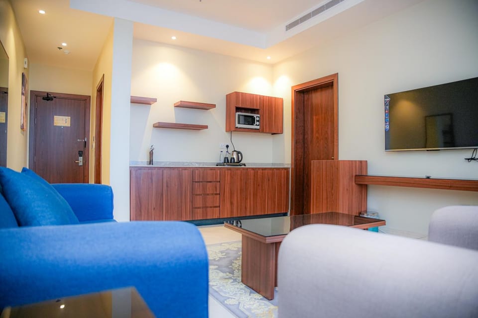 TV and multimedia, Kitchen or kitchenette, Living room, Seating area