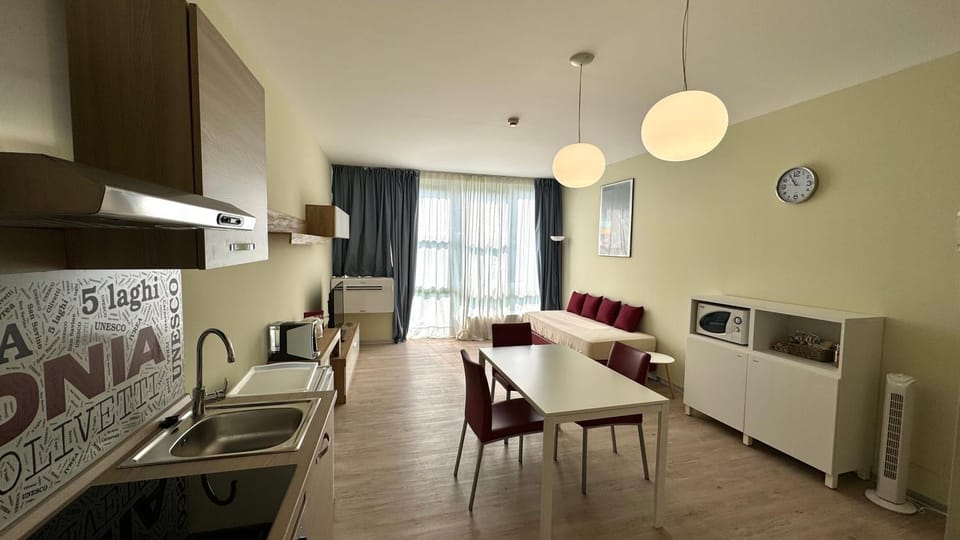 Kitchen or kitchenette, Living room