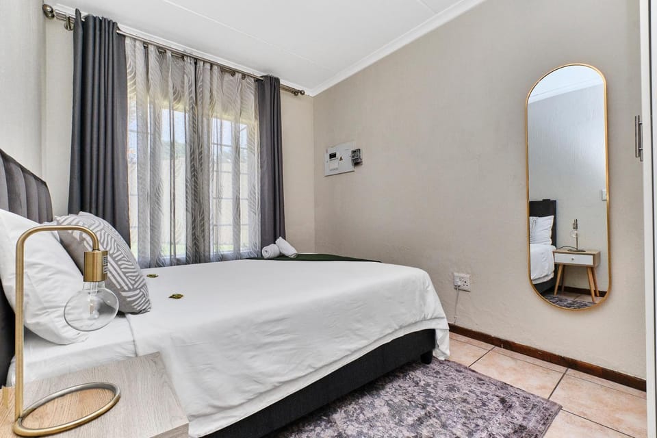 2Bed Apt in Lovely Complex Peaceful Apartment in Roodepoort