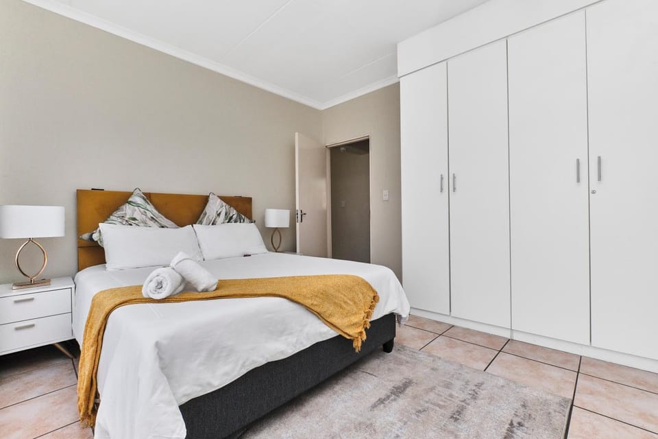 2Bed Apt in Lovely Complex Peaceful Apartment in Roodepoort