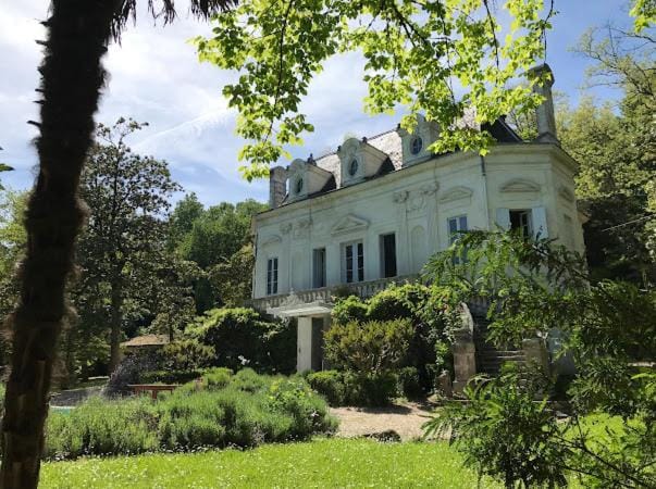 Chateau La Palue Close To Saint-Émilion Bed and Breakfast in Nouvelle-Aquitaine