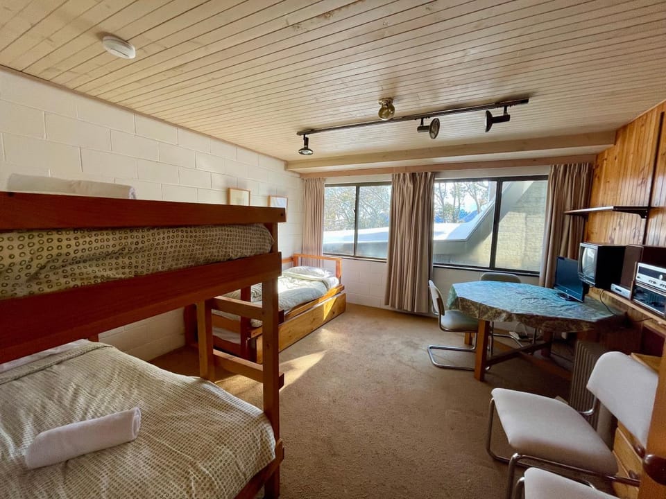Bed, Photo of the whole room, Seating area
