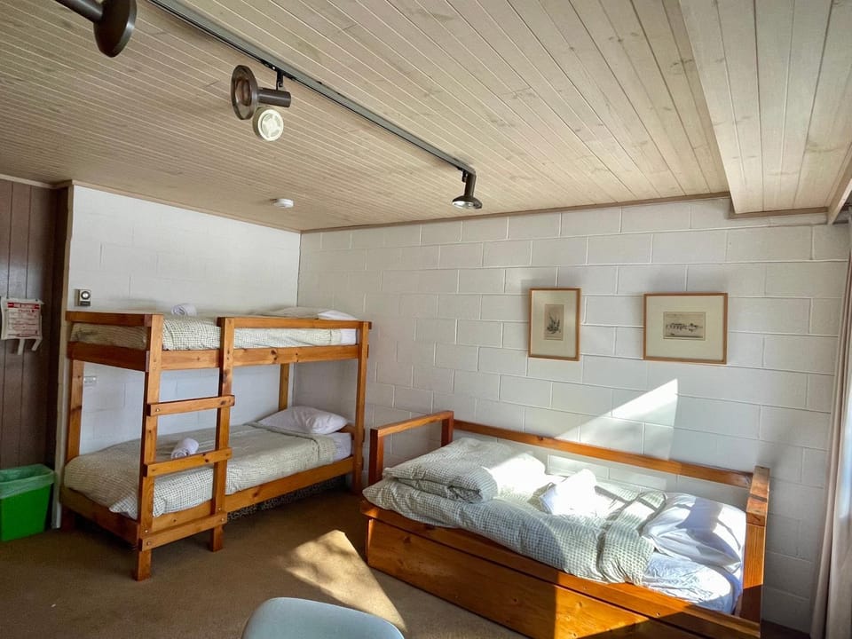 Bed, bunk bed
