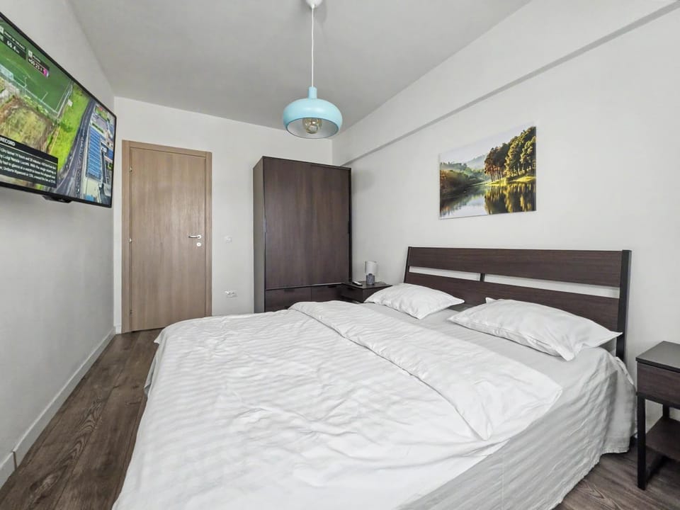 Bed, TV and multimedia, Photo of the whole room, Bedroom, wardrobe