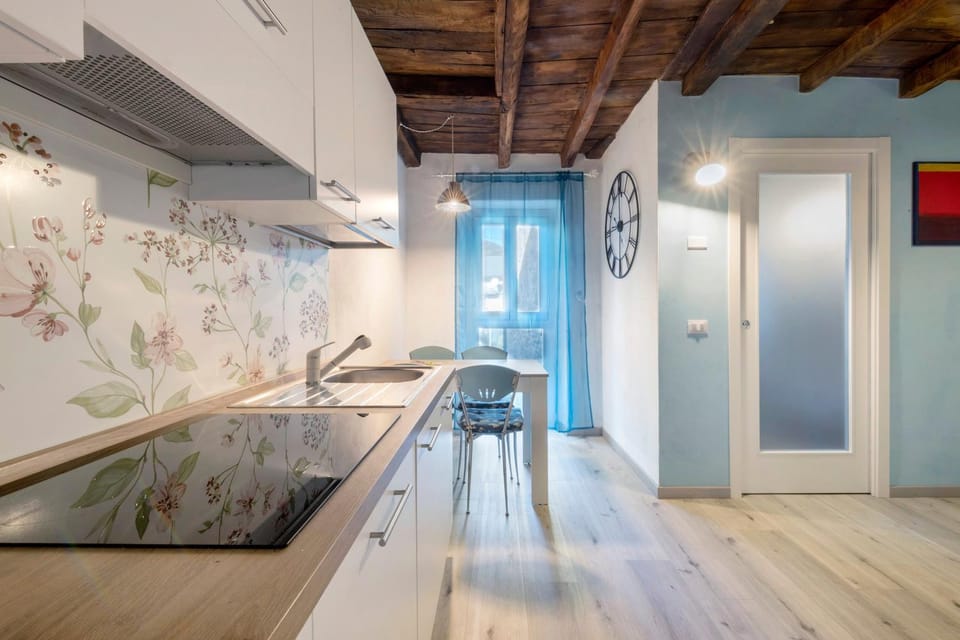 Property building, Kitchen or kitchenette, Living room